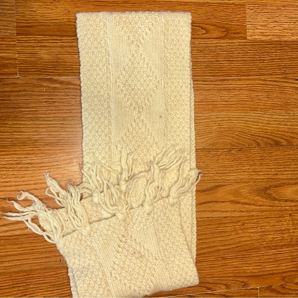 Two cream vintage wool scarves with fringe details on the ends - Picture 3 of 3